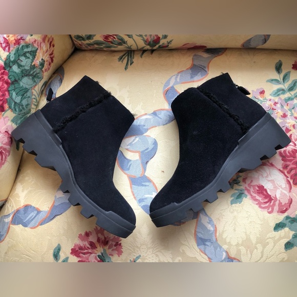 Eileen Fisher Black Ankle suede Boots with Textured fur lining 5.5 - Picture 1 of 7